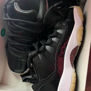 Air jordan 11 black low